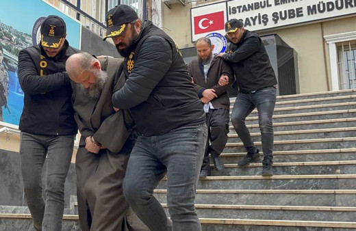 Kızını 6 yaşında evlendiren İsmailağa hocası Yusuf Ziya Gümüşel polise teslim oldu! Kadir İstekli yakalanmıştı