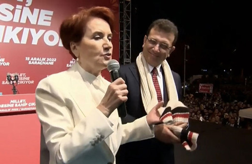 Saraçhane mitingine damga vuran anlar! Meral Akşener'den Ekrem İmamoğlu'na "Gitme yanımda dur"