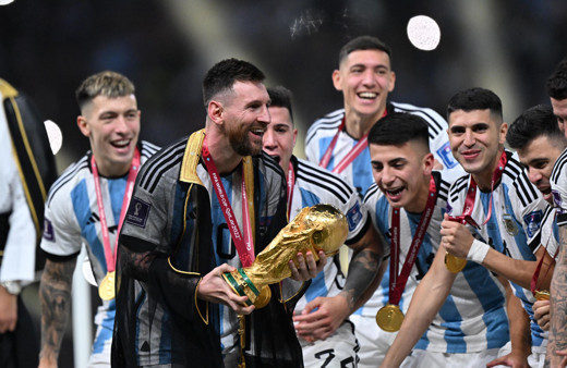 Hasret sona erdi: 36 yıl sonra Dünya Kupası Messi'nin ellerinde!