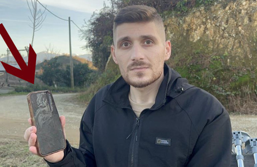 Türk askeri mucize yaşadı! Ünlü marka telefon kurtardı, mermi isabet edince bu hale geldi