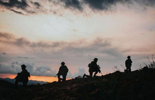 İnterpol Kırmızı Bülten'le arıyordu! DEAŞ'lı terörist Türkiye sınırında yakalandı