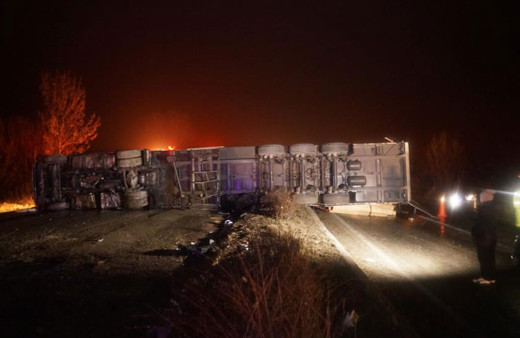 Tır devrildi: Kastamonu-Sinop kara yolu ulaşıma kapandı