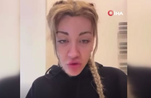 Türk lirasını klozete atmıştı! Mika Can Raun hakim karşısına çıktı o görüntü için bakın ne dedi