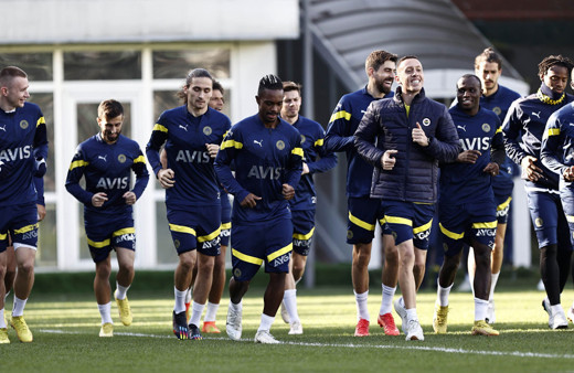 Fenerbahçe'nin kamp kadrosu belli oldu! Trabzonspor maçında 4 isim yok!