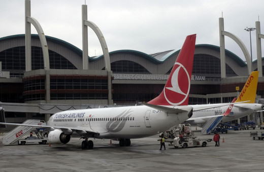 Sabiha Gökçen'de korku dolu anlar! Uçağın lastiği patladı, yolcular tahliye edildi