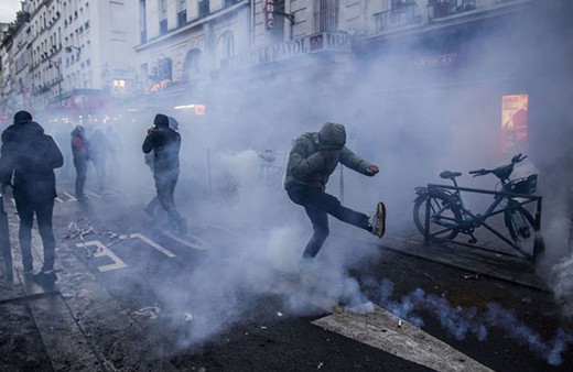 PKK yandaşları iyice kudurdu! Paris'ten sonra Londra'yı da karıştırdılar