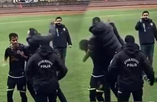 Amatör maçta saha karıştı! Çılgına dönen kulüp başkanı rakip futbolcuyu tokatladı