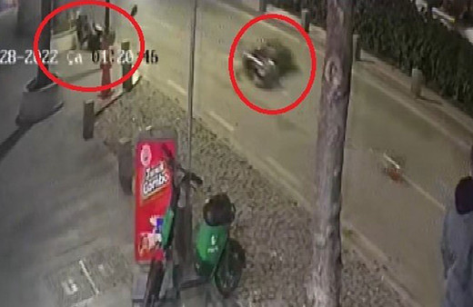 Savrulan motosiklet 30 metre sürüklendi, 2 kişi ağır yaralandı! O anlar kamerada