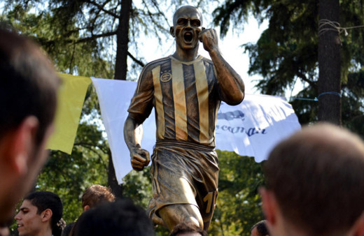 "Alex de Souza'nın heykeli yıkılsın" dedi taraftarlar çılgına döndü! Tweet krizi büyüyor...