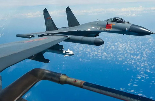 Havada tehlikeli yakınlaşma! Aralarında 6 metre mesafe kaldı