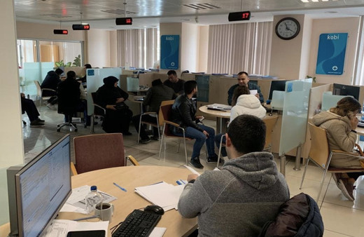 Bankalarda yeni dönem başladı! Artık yeni kimlik kartı olmayan işlem yapamayacak