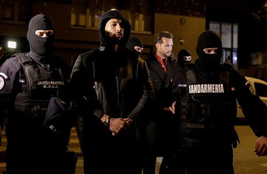 Fenomenin evine polis baskını! Andrew Tate tutuklandı şok suçlama: Kadınları...