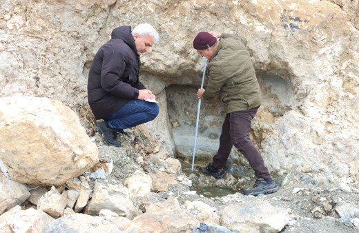 Van Gölü'nde sular çekilince ortaya çıktı arkeologlar şaşkın