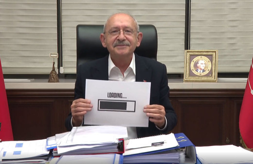 Beklediğiniz yıl sonunda geldi! Loading, Loading, Loading... Kılıçdaroğlu yeni yılı böyle kutladı