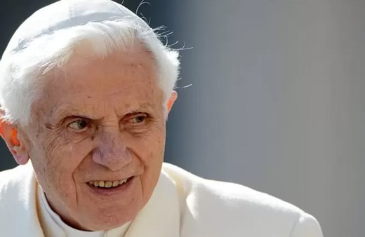 Eski papa hayatını kaybetti! Vatikan duyurdu