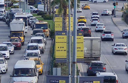 Akın akın geliyorlar! İlçeye son 24 saatte 15 bin araç giriş yaptı