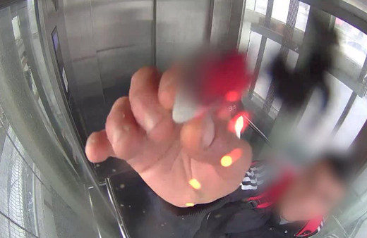 Kocaeli'de ilginç olay: Asansörde "Bu kadar da olmaz" dedirten görüntü!