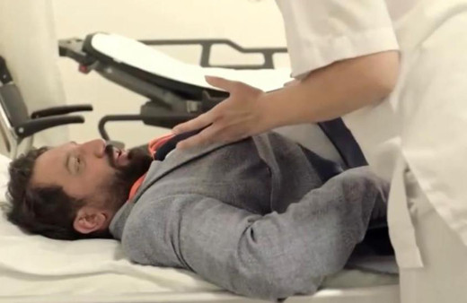 Ünlü oyuncu aile yemeğinde zehirlendi! Bursa'da mantar yiyen 15 kişi hastanelik oldu