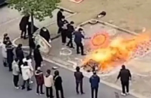 Çin’den korkunç görüntüler: Sokak ortasında ceset yakmaya başladılar