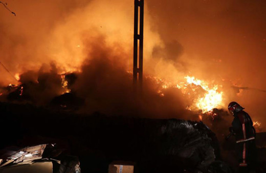 Sakarya'da geri dönüşüm fabrikasında korkutan yangın!