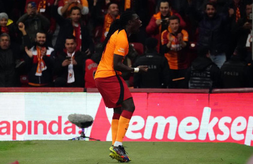 Galatasaray'ın golcüsü Bafetimbi Gomis bu sezonki 9. golünü attı