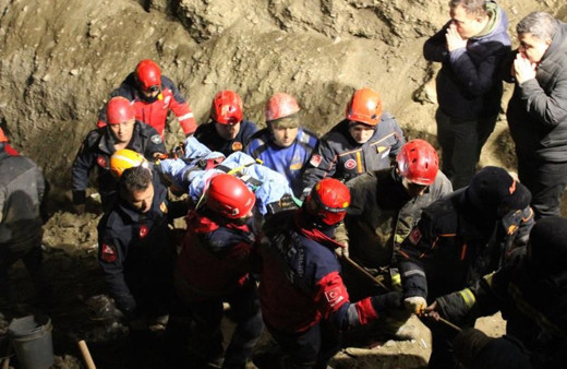 Manisa'da baba ve 2 yaşındaki oğlu su kuyusunda öldü; geriye bu aile fotoğrafı kaldı