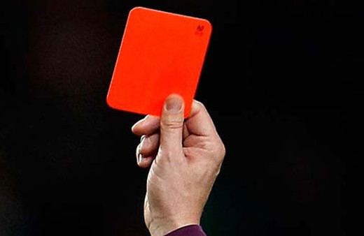 Fenerbahçe Galatasaray derbisinde kartlar havada uçuşuyor