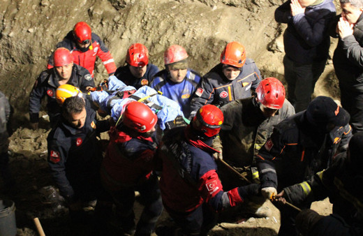 Kuyuya düşen baba-oğuldan 10 saat sonra acı haber! Annenin sözleri kahretti