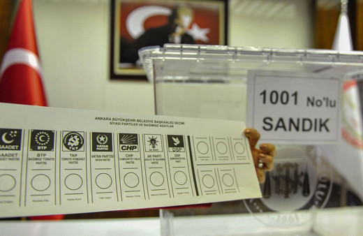 Yeni yılın ilk anket sonuçları geldi 2 partinin oyu yükseldi 3 partinin oyu düştü