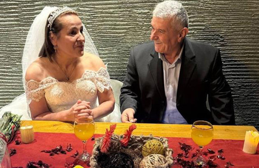 Rize'de 5 torun sahibi çift herkesi şaşırttı! 40. evlilik yıl dönümlerinde tekrardan düğün yaptılar