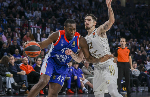 Anadolu Efes 11 sayı geriden gelip,  ASVEL'i devirdi!