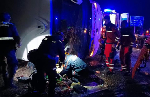 Kahreden detay! 4 kişi evlerine 20 kilometre kala feci şekilde can verdi