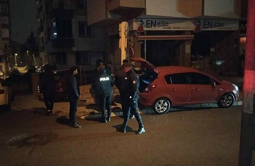 Genç Parti İl Başkanı'nın aracı kurşunlandı