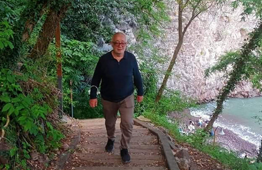 İstanbul'da kavga eden müşterilerini uyaran taksici bıçaklanarak öldürüldü