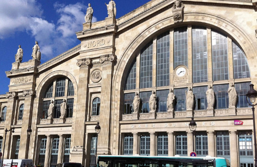 Paris'te tren istasyonunda bıçaklı saldırı: Çok sayıda yaralı var