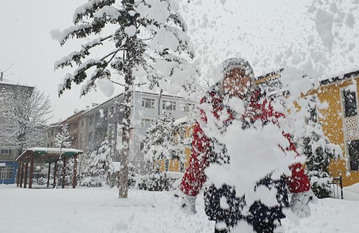 Kar fena bastırdı okullar bugün ve yarın tatil edildi!