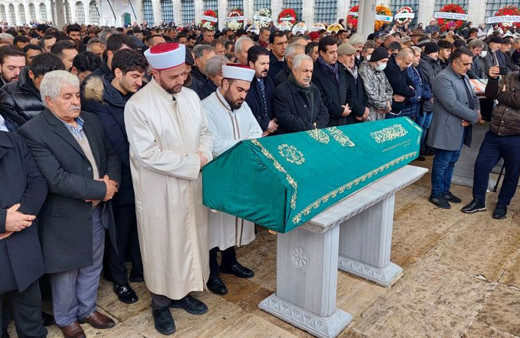 Burhan Çaçan son yolculuğuna uğurlandı çocukları gözyaşlarına boğuldu