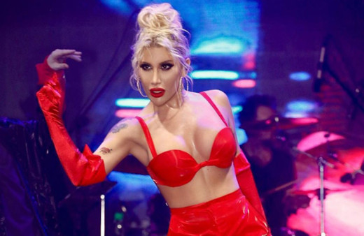 İrem Derici el hareketi çekti, sosyal medya yıkıldı!  "Şımarıklığın videosu ben utandım burda"