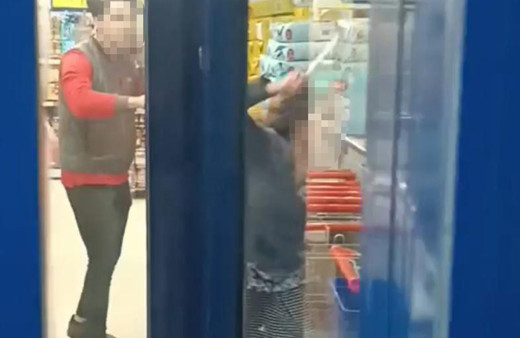 Markette yetersiz bakiye kavgası! Akrabaları da karıştı, ortalık savaş alanına döndü