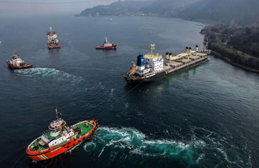 Beykoz'da karaya oturan gemi kurtarıldıktan sonra Büyükdere’ye çekildi