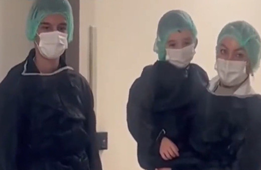 Bakan Koca’dan duygulandıran paylaşım: Okula hastane sınıfında başladı!