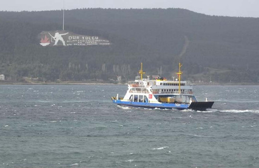 Çanakkale Boğazı'nda feribot seferine lodos engeli