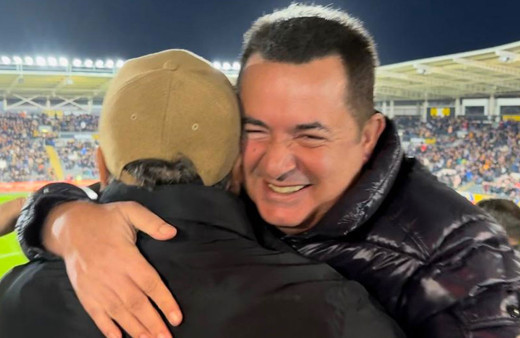 Geçen pazar Acun'un sevinçle sarıldığı bu çok ünlü insan kim