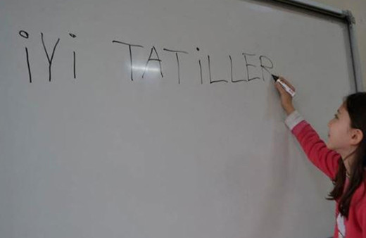 Milyonlarca öğrencinin karne heyecanı! MEB'den yarıyıl tatilinde bir ilk