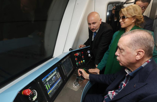 Cumhurbaşkanı Erdoğan yeni metroyu test etti! Tansu Çiller'in 'TOGG' sorusu dikkat çekti!