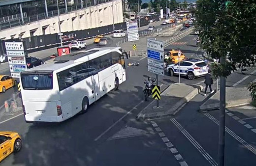 İstanbul'da alkollü taksici bıçakla dehşet saçtı! Önüne kesen polise de çarptı