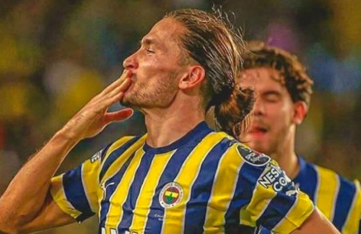 Crespo'ya bir haller oldu tel tel döküldü formsuz Crepso Twitter'da TT oldu