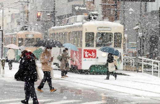 Japonya’da son 10 yılın en soğuk günleri yaşanıyor! 280 uçuş iptal edildi