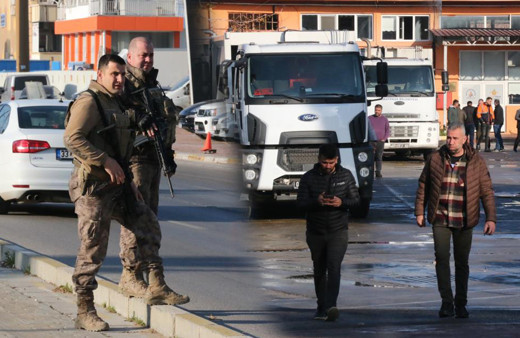 Antalya'da işten çıkarılan adam şantiyeyi bastı! Şube müdürüne silah çekti