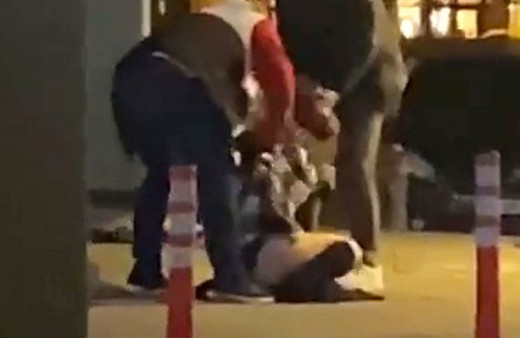 Çığlıkları ortalığı inletti kadını tekme tokat dövdü o anlar görüntülendi